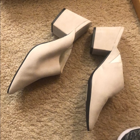 URBAN OUTFITTERS Becky Suede Ivory Pointed Mule - Picture 4 of 8